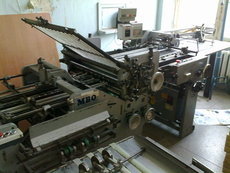 Срочно, недорого продам фальцовку и 2 фотонабора.