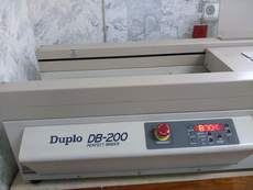Настольный термобиндер для небольших тиражей Duplo DB 200.